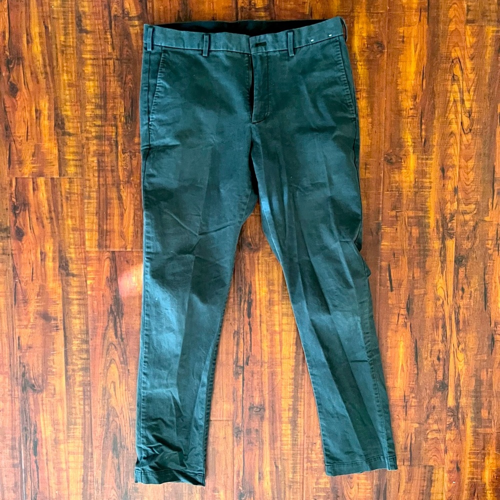 Uniqlo olives men’s chino